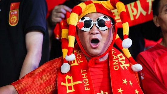 被绑起来榨乳机吸奶乳房小说
